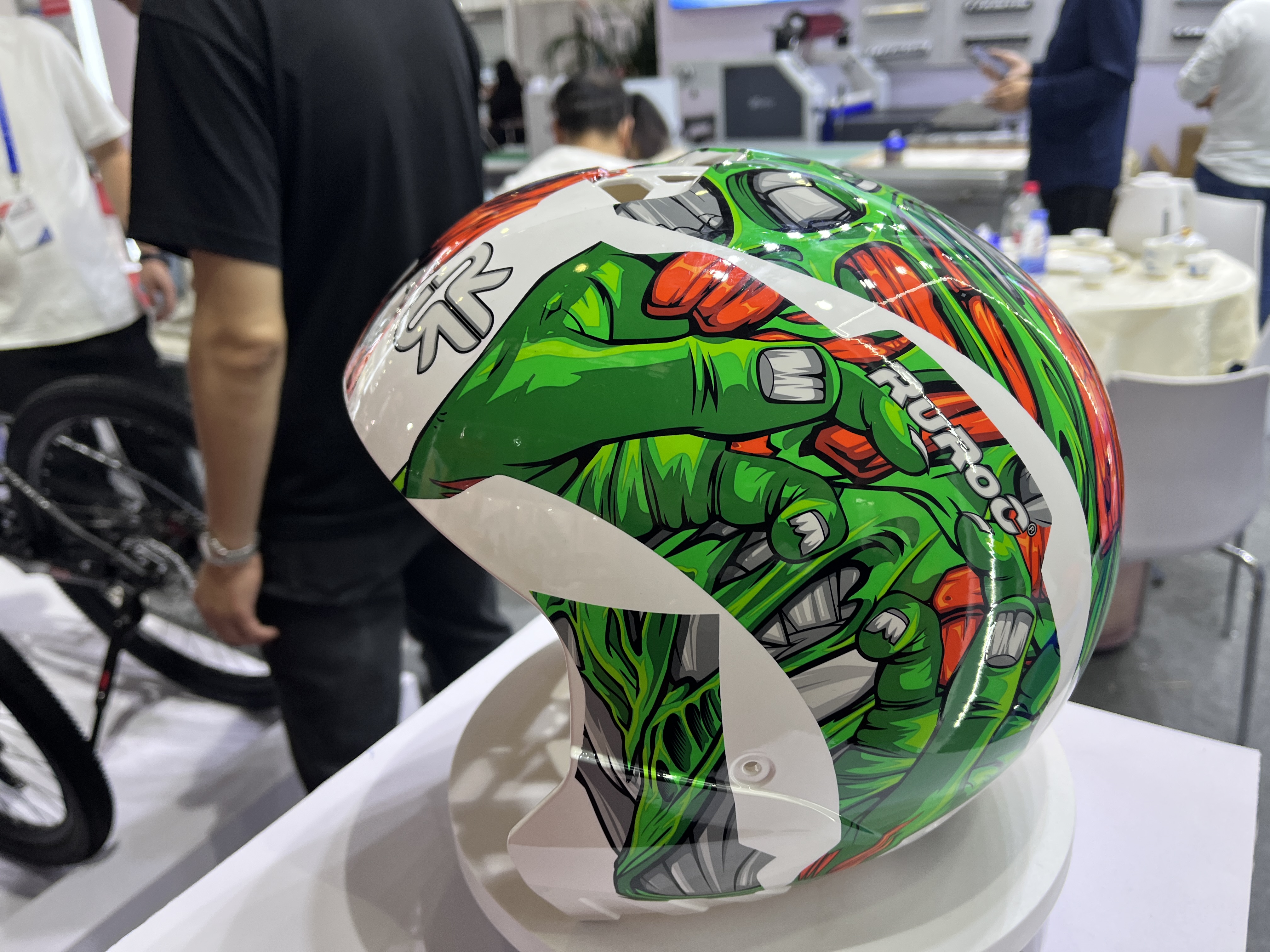 ਹੈਲਮੇਟ 'ਤੇ ਸਿਆਹੀ ਵਰਤੀ ਜਾਂਦੀ ਹੈ